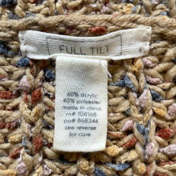 Cute, Casual, & Comfy Sweater (Zoom in!) - Picture 3 of 6